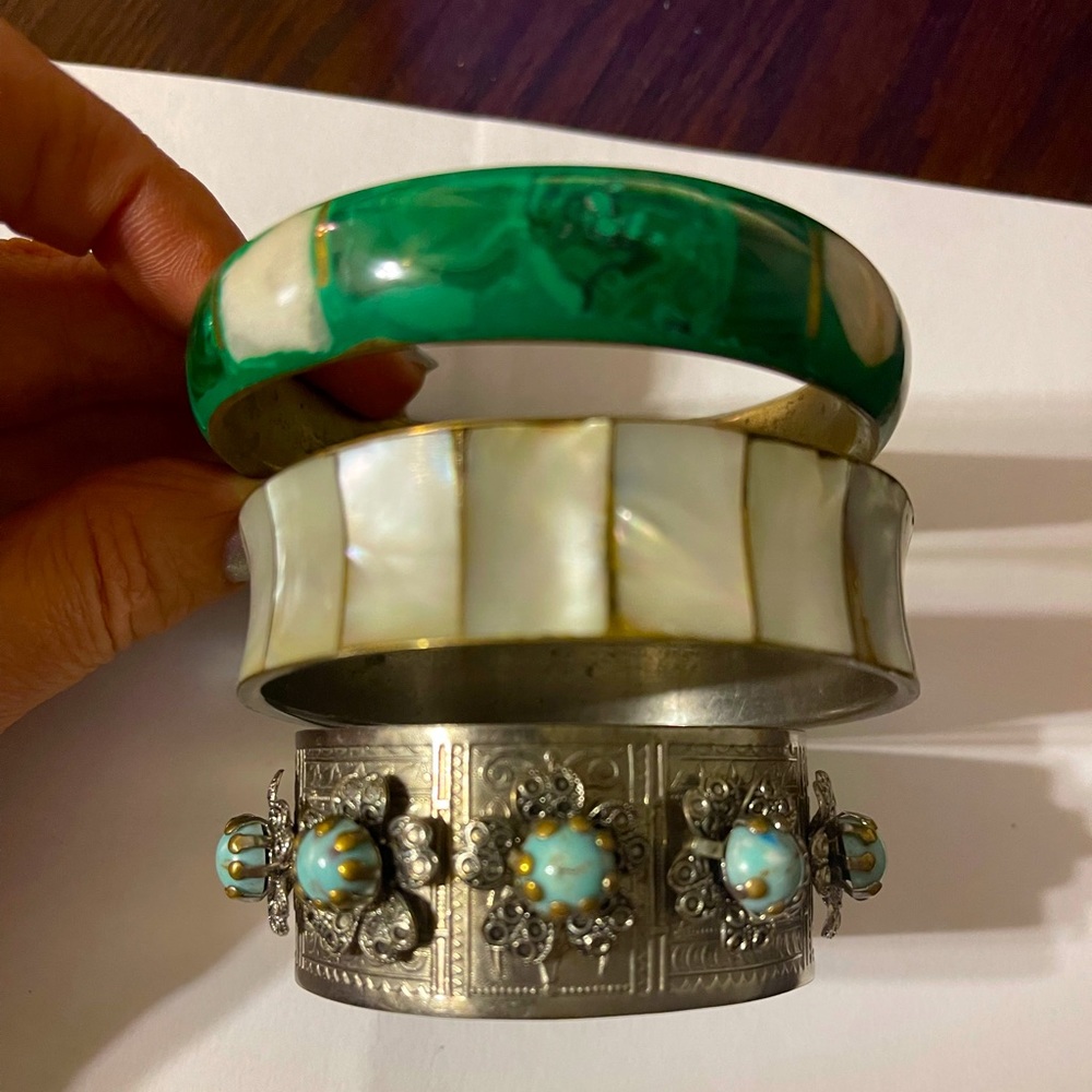 Three purl, malachite and turquoise bracelets